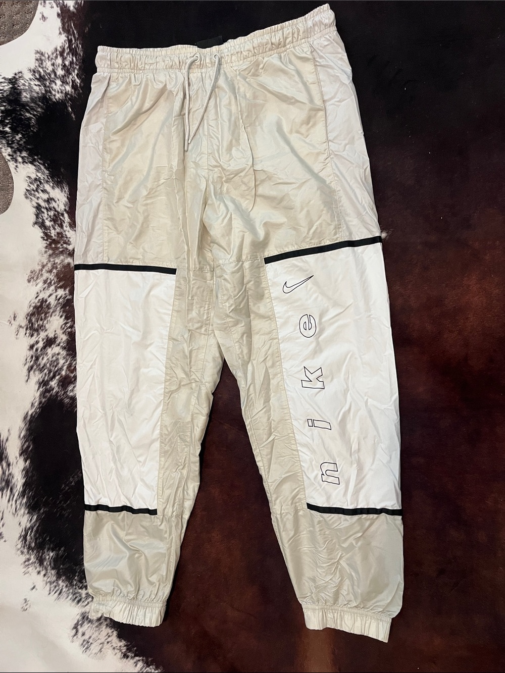 Nike women’s Cream and White Colorblock Windbreaker Joggers